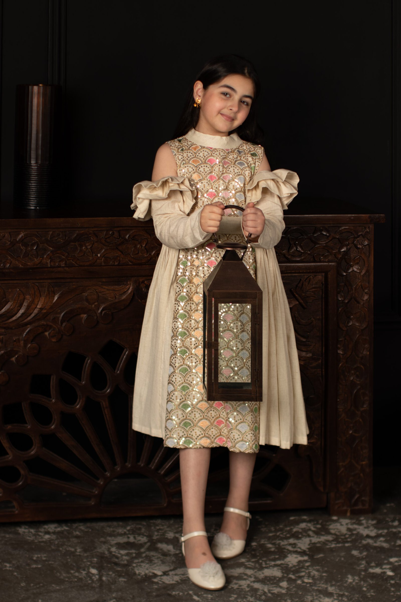 IMG_3164 فستان أطفال بتصميم تراثي ملوّن فاخر - الصورة 1