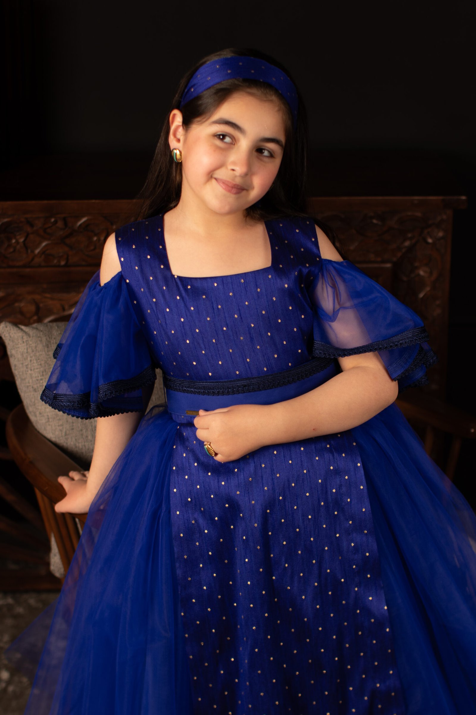 IMG_3186 فستان أطفال أزرق ملكي بتفاصيل ذهبية - الصورة 1