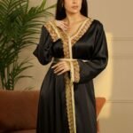 جلابية سهرة أنيقة بحواف ذهبية