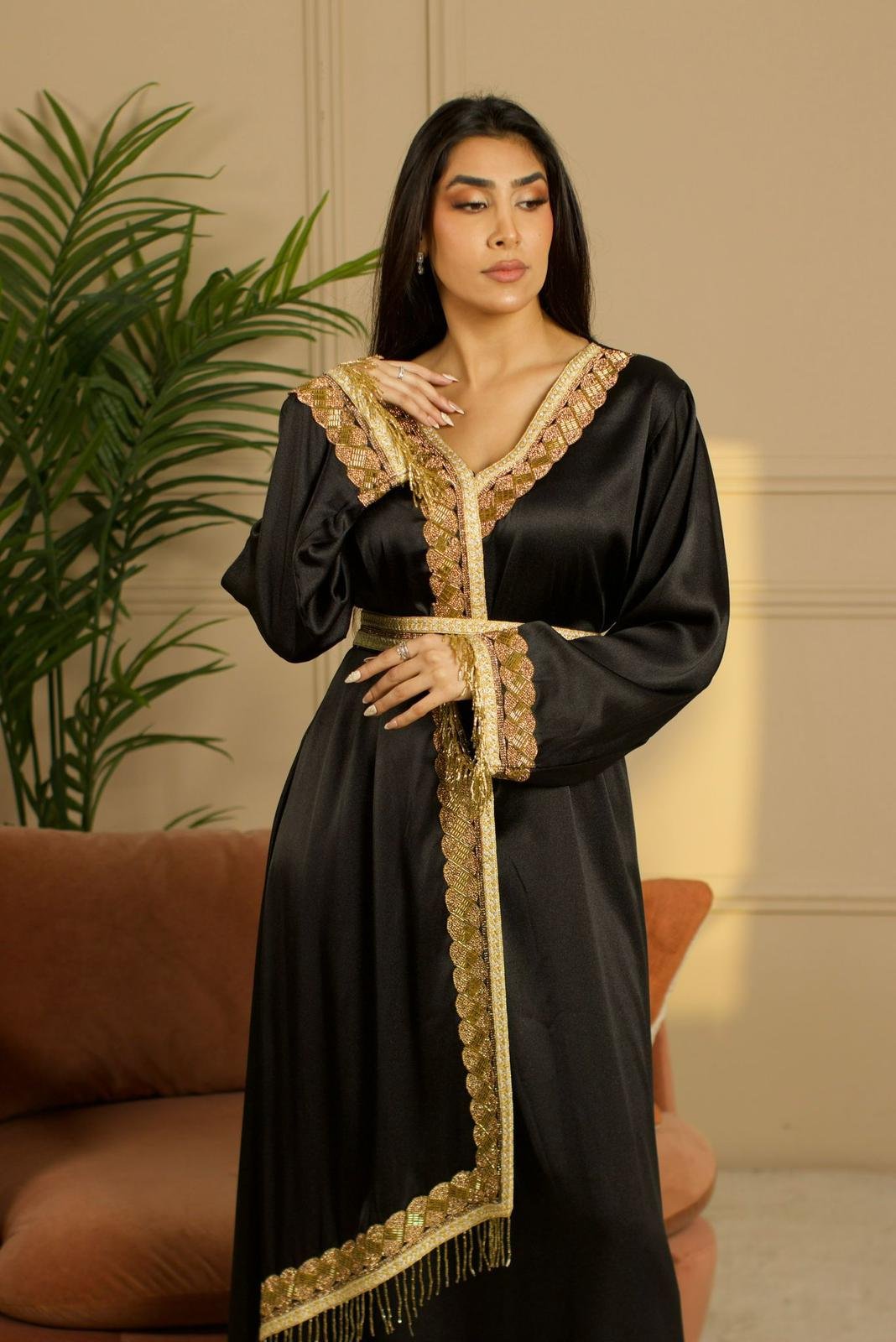 WhatsApp Image 2026-02-10 at 16.23.16 جلابية سهرة أنيقة بحواف ذهبية - الصورة 1