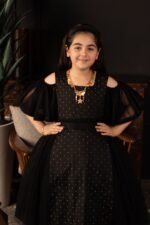 ⁦فستان أطفال أزرق ملكي بتفاصيل ذهبية⁩ - الصورة ⁦2⁩