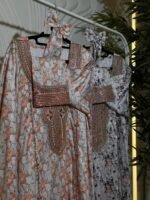 جلابية بنات مطرزة بنقوش زهرية فاخرة