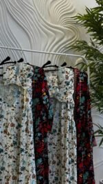 ⁦جلابية بنات مطرزة بنقوش زهرية فاخرة⁩ - الصورة ⁦2⁩