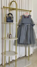 فستان الأميرة الرمادي